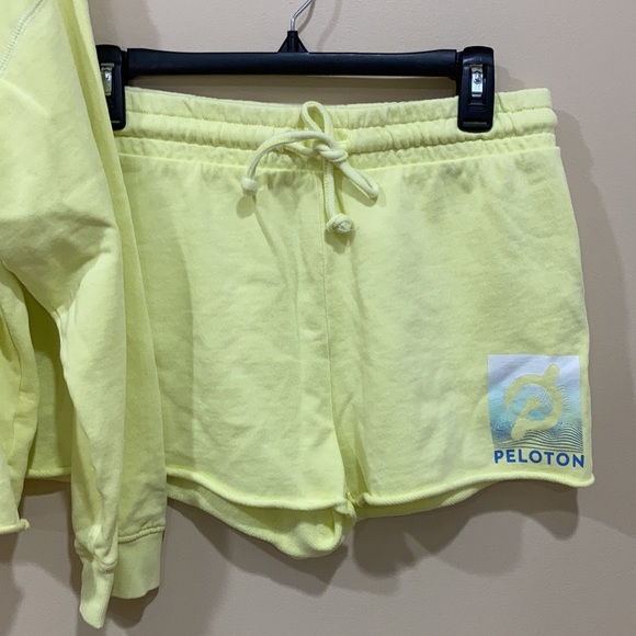 Peloton Yellow Raw Hem Lounge Set Size Medium - Picture 6 of 11